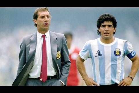 La conmovedora foto de Carlos Bilardo viendo a Messi y a la selección argentina