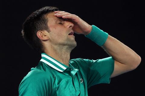 Australia anula de nuevo la visa de Novak Djokovic, pero suspende su deportación