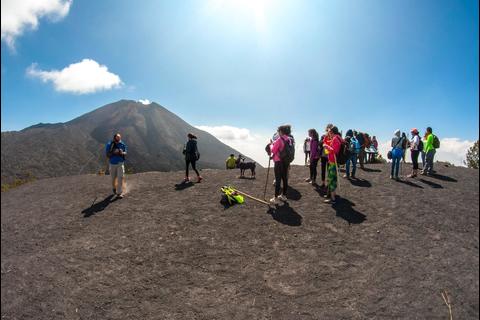 Habilitan ruta de ascenso al volcán Pacaya