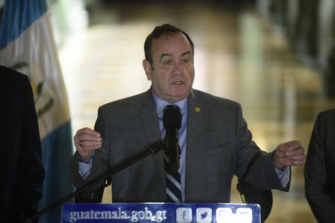 ¿Tiene Covid? Gobierno aclara estado de salud de Giammattei