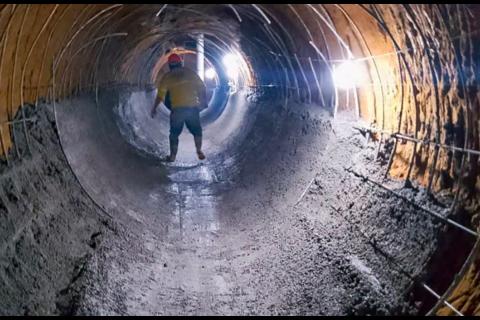 Así avanza la fundición del nuevo colector de Villa Nueva 