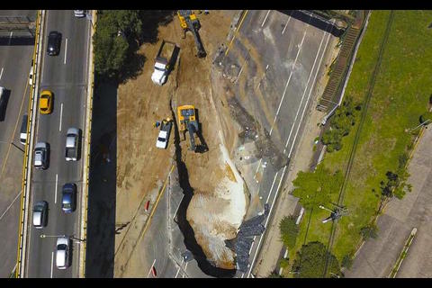 ¡Puentes permanentes en Villa Nueva! Giammattei asegura que no se puede asfaltar 