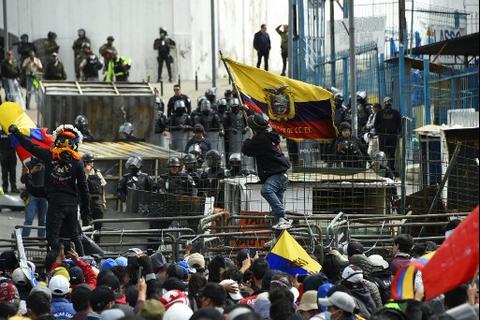 Crisis en Ecuador podría resultar en la salida del presidente Guillermo Lasso