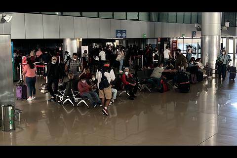 Cientos de pasajeros afectados por falta de luz en Aeropuerto La Aurora