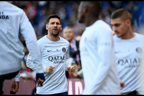 Messi llega a Abu Dhabi para sumarse a la selección de Argentina 