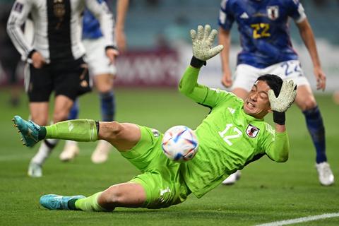 Las impresionantes atajadas de Shūichi Gonda, el portero de Japón