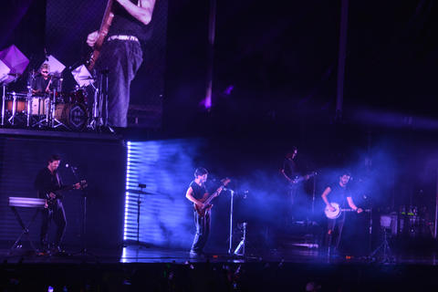  “Fan Project” sorprende a Morat durante su presentación en Guatemala