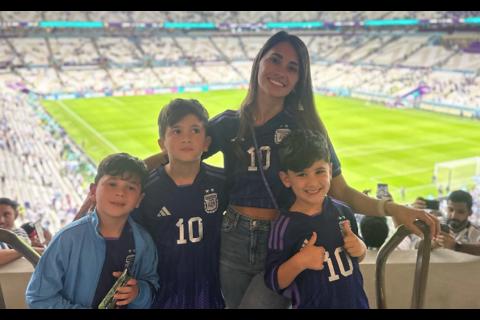 La foto de Mateo Messi que se hizo viral durante el partido entre Argentina y Polonia