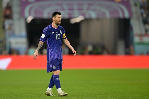 Lionel Messi, el primer futbolista al que atajan dos penales en Mundiales