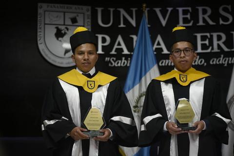 El emotivo mensaje de agradecimiento de los Hermanos Cumez tras su graduaci&oacute;n