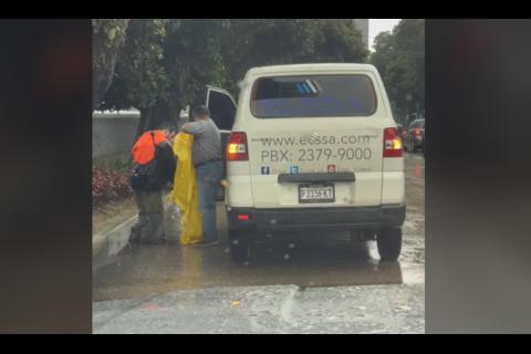 La amabilidad de un conductor conmueve a los guatemaltecos