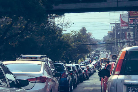 La ciudad amanece con vallas, carteles y rótulos de candidatos