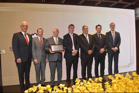 España honra a Cervecería Centro Americana por su contribución a la sociedad