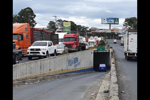 ¡Paralizado! Por esta razón está complicado el tránsito en ruta al Pacífico