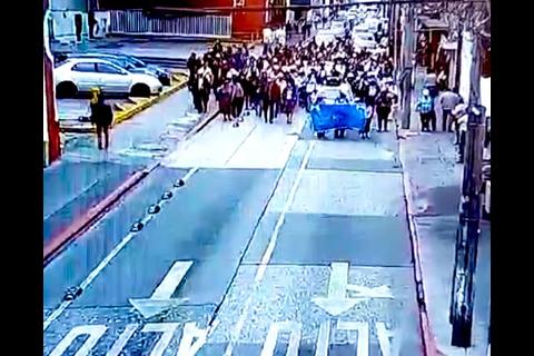 ¡Paralizan la zona 1! Manifestantes bloquean el paso