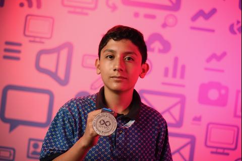 Santiago Mart&iacute;nez, el ni&ntilde;o apasionado por los n&uacute;meros que gan&oacute; una medalla de plata