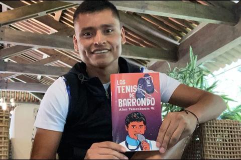 El libro de Erick Barrondo que causó polémica por el gasto para el Estado