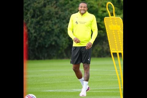 Nathaniel Mendez-Laing vuelve a los entrenamientos tras esc&aacute;ndalo