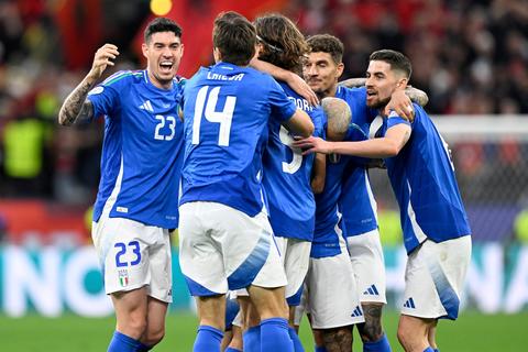 Italia se recupera y derrota a la sorpresiva selección de Albania