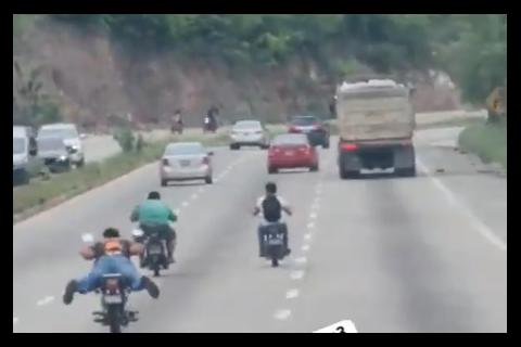 Captan imprudencia de un motorista en ruta al Atlántico (video)