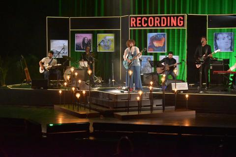 Revive lo mejor del recorrido discográfico de Gaby Moreno