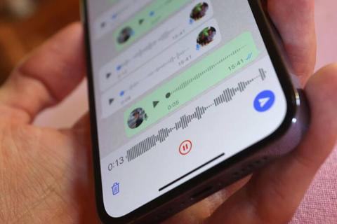 ¡Sin tener que escucharlos! Así puedes saber qué dicen tus audios en WhatsApp
