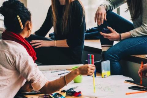 Las diez carreras universitarias m&aacute;s f&aacute;ciles para estudiar, seg&uacute;n la IA 