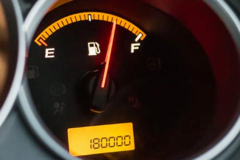 &iquest;Cu&aacute;nta gasolina gastas cada vez que calientas el motor de tu auto? 