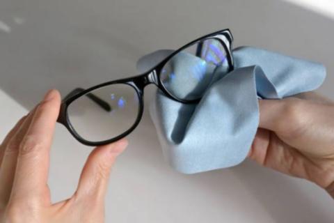Los dos ingredientes de cocina que prometen dejar tus lentes limpios