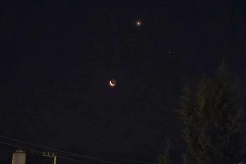 As&iacute; se vio la 'Luna Sonriente' esta ma&ntilde;ana de viernes (videos)