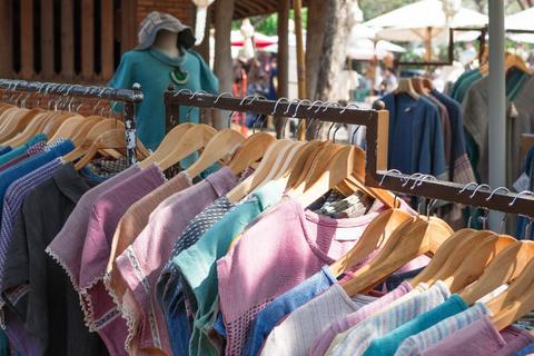 Así funciona el mercado de ropa de segunda mano en Guatemala