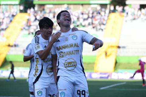 Su mejor versión: Los cremas golean a Marquense en festejo de su aniversario