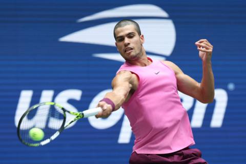 Alcaraz avanza firme a los cuartos de final del US Open