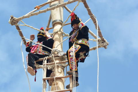 ¿Te atreverías? La danza que pide permiso antes de cortar el árbol sagrado