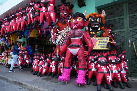 Quema del diablo: conozca la elaboración y precios de estas piñatas