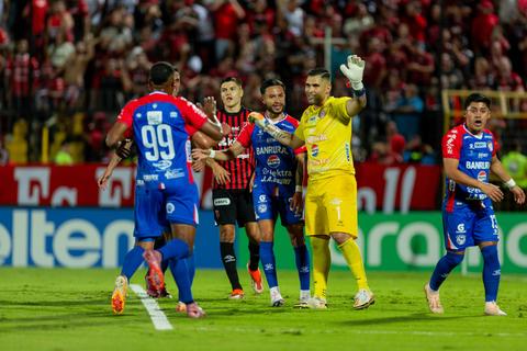 &iexcl;Noche de Luna! Xelaj&uacute; va por su primera gloria internacional