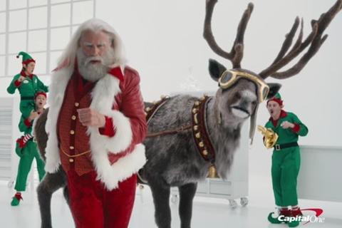 John Travolta homenajea a Danny Zuko en comercial navide&ntilde;o