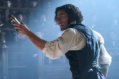 Oscar Isaac recibe el Vanguard Tribute Award por 'Frankenstein'