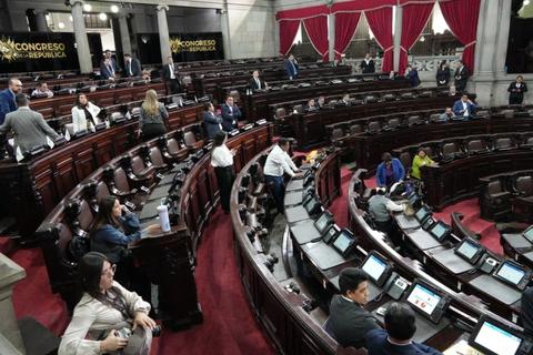 Diputados muestran desinterés en agenda de sesiones extraordinarias, según expertos