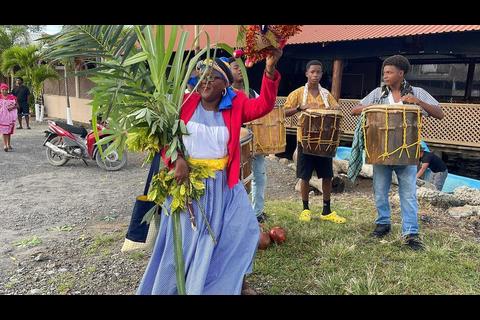 El corazón del Caribe late al ritmo del Yurumein: la épica garífuna de Guatemala