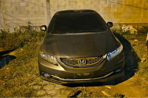 Recuperan vehículo que fue robado en zona 1 y capturan a cinco presuntos robacarros