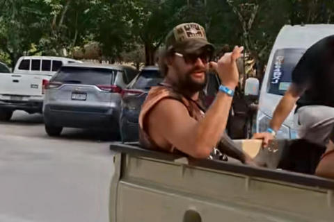 Jason Momoa disfruta de un paseo en Tikal