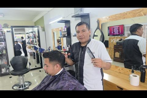 Josué Mejía: De barbero en Xela a gran empresario con impacto y fe