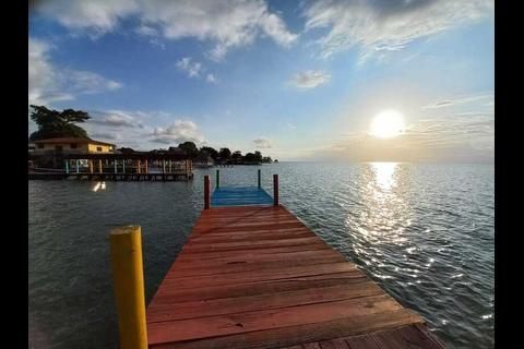 Playa Dorada: Descubre el paraíso dorado del Caribe guatemalteco