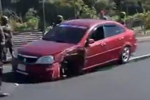 Accidente vehicular causa tránsito lento en Villa Nueva lento (video)