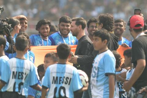 (VIDEO) Visita de Messi en la India concluye con disturbios y capturas