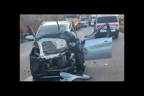 Conductora pierde el control de su vehículo y choca en ruta al Atlántico (video)