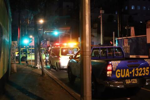 Accidente de tr&aacute;nsito provoca desv&iacute;os en zona 10