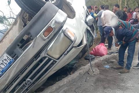 Catorce heridos al volcar el veh&iacute;culo en el que se conduc&iacute;an