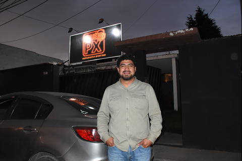 Las dobladas de la abuela llegan al bar deportivo: Conoce &iquest;Qu&eacute; PX?